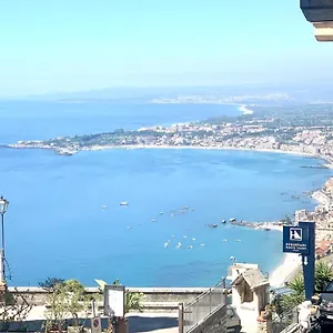 https://casa-cariddi-boutique-apartment.taorminaitalyhotels.com